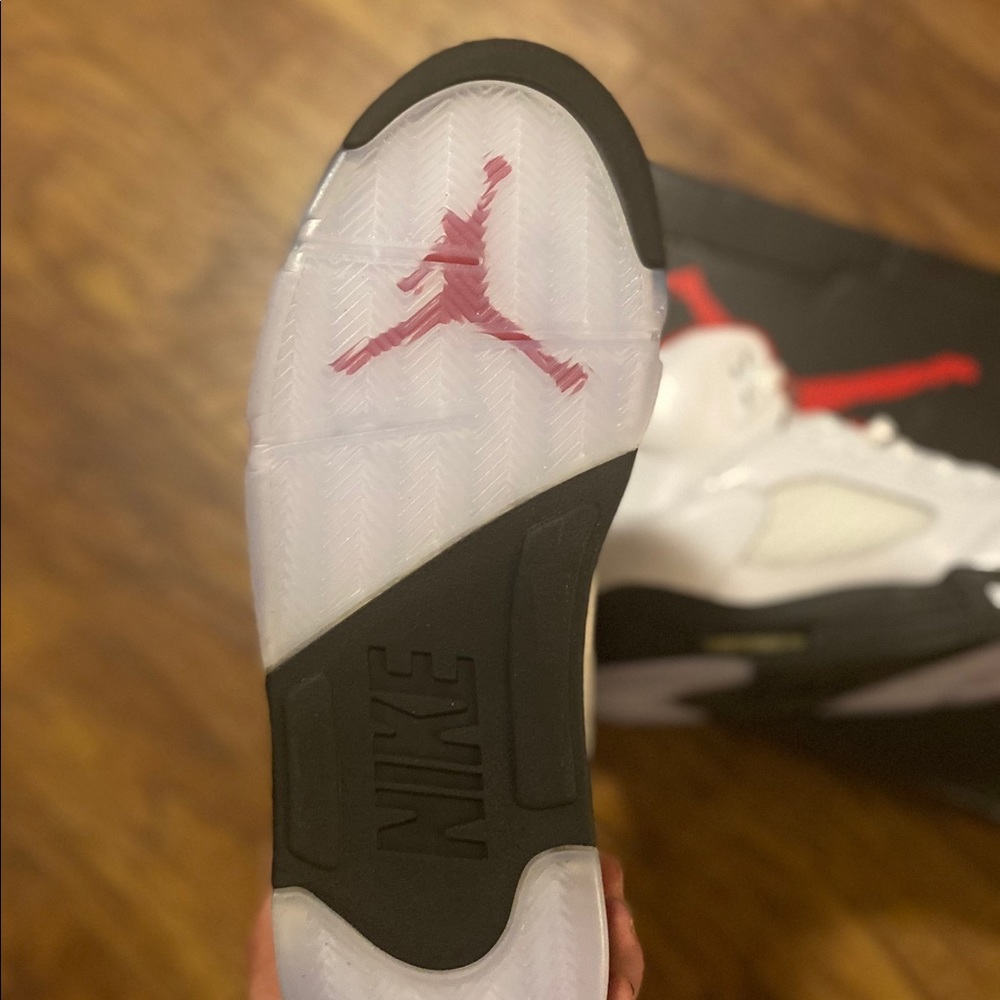 Nike Air Jordan 5 “Fire Red Silver Tongue” - Picture 6 of 13